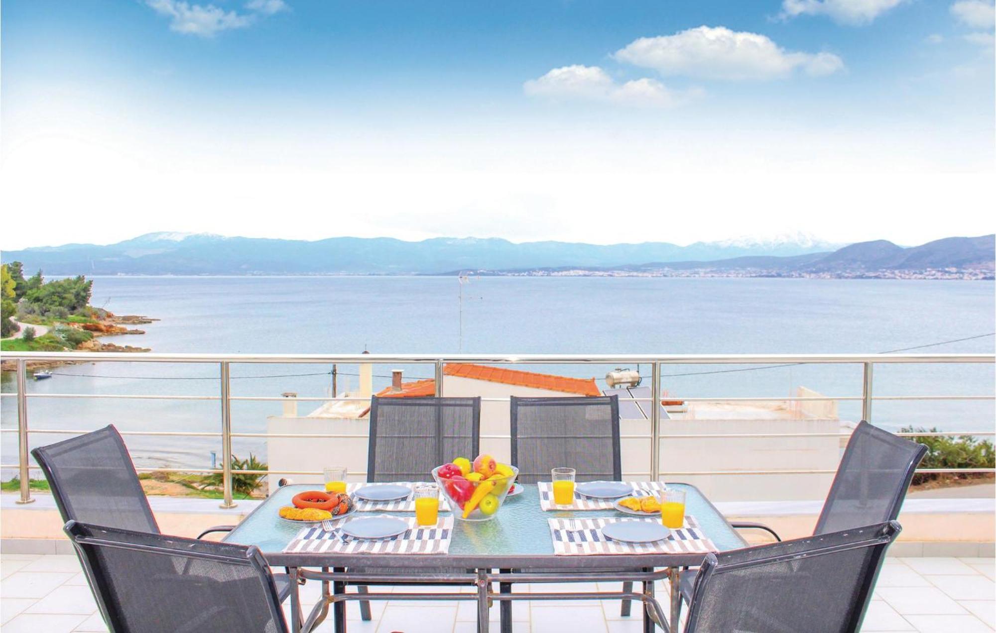 Amazing Home In Chalkida With Wifi エクステリア 写真